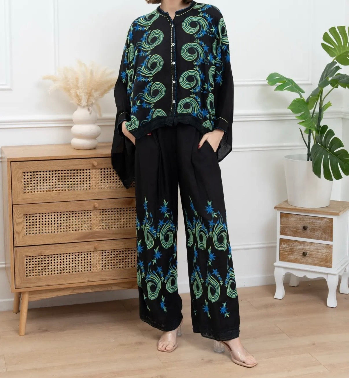 Ensemble sets in green and black